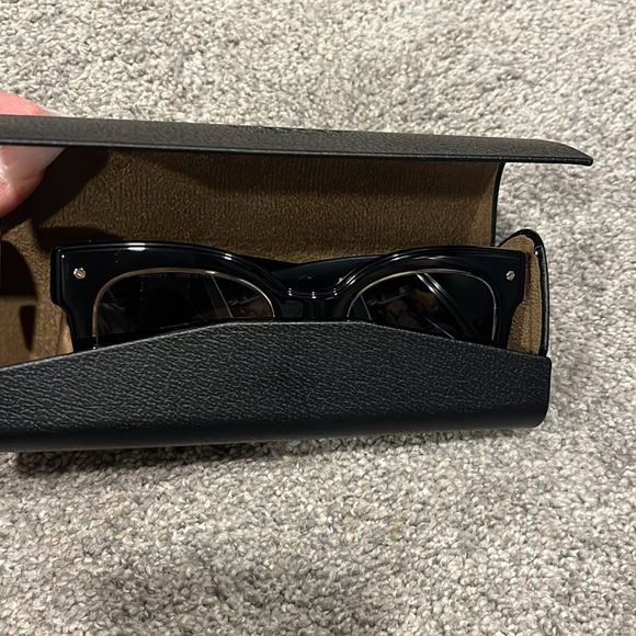 Brand new Burberry sunglasses - Picture 2 of 4